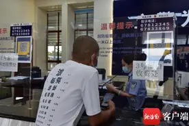 屯昌交警查处一辆涉嫌非法改装、超载运输大货车图片