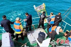 中国最大内陆咸水湖浮标2021年探测任务完成图片