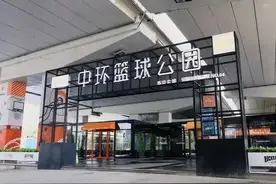 快来打卡！长风高架桥下居然“藏”了个篮球公园→图片
