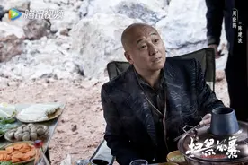 那个唱着“爱不爱我”的零点乐队主唱，如今又凭演技出了圈图片