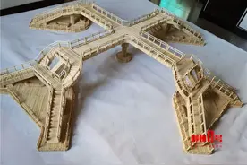 老柳州人的回忆！手工达人用5000多根木条，搭建出河南桥头人行天桥图片