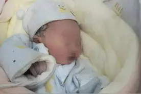 妻子生育当天丈夫抱走孩子，“想要孩子先还彩礼”图片