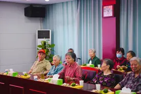 一声亲切问候，一个温暖拥抱，嘉兴干休所里洋溢“浓浓敬老情”图片