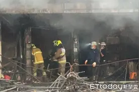 台湾高雄起火建筑屋龄约40年 曾发生多次火警图片