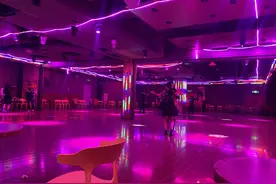 歌舞厅，遗存中老年人的精神乐园图片