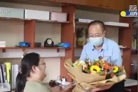 高位截瘫的女孩今年读研究生了！学校为她定制了一份“礼物”图片