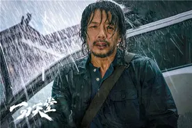 犯罪片《一刀天堂》曝角色剧照 段奕宏雨中追凶图片