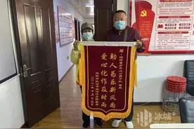 见义勇为！环卫工人路遇一起肇事逃逸，他这样做……图片