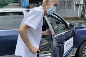 今日起上海市民打114可叫出租车，记者跟随90岁老人体验图片