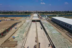汕头：东海岸新溪片区南岭路隧道全线贯通图片
