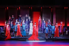 重庆时尚周涌动“国潮范”“锦衣御裳”亮相南滨路图片