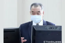 台“防长”叫嚣“国军不是跟塑料一样，摆着不动”，网友：就怕是纸糊的呀图片