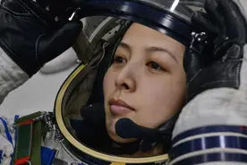 王亚平：我国空间站迎来首位女航天员视频封面