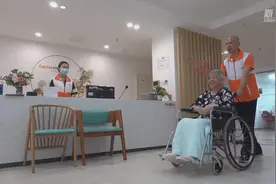 新华全媒+｜智能时代 科技助力“聪明”养老视频封面