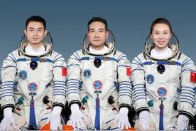 翟志刚、王亚平、叶光富3名航天员将执行神舟十三号载人飞行任务图片