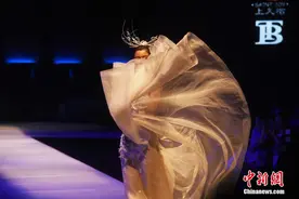 2021中国重庆国际时尚周上演《锦衣御裳》服饰秀图片