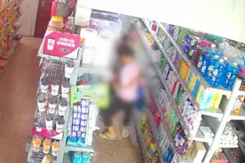 59岁男子大白天猥亵超市老板娘 被抓称后悔：被子女知道脸放哪？图片