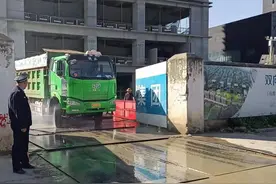 淄博高新区加大巡查力度 规范渣土车辆运输行为图片