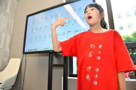 想与听障人士交流吗？想当手语翻译，为听障人士服务吗？快来报名免费学手语图片