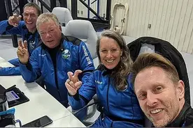 九旬影星三分钟激情太空游，成最年长宇航员，落地后泪流满面图片