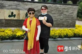 重返20岁，无锡一群老人与年轻的”自己“来一次”约会“图片