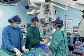 62岁阿姨摔倒后四肢瘫痪，辗转多家医院才查出病因图片