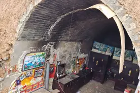 山西坛镇乡900多座窑洞倒塌：94岁老人刚被背出，窑洞就塌了图片