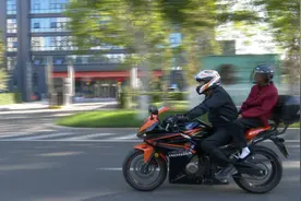 32年上万公里！淄博男子骑摩托车带母亲游遍大江南北图片