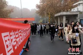 2022国考今起报名 近七成招录计划专招应届生图片