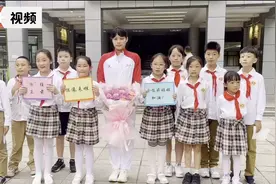 全运会上勇夺4金的余依婷回甬 成为镇海中学新生图片