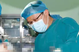 63岁老人骑摩托被撞飞致粉碎性骨折 医生用“小切口”手术重建助康复图片