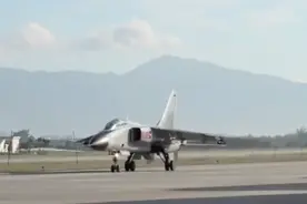 第一视角！多架战机南海实弹射击演练视频封面