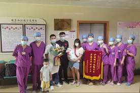出生仅1斤！广州一超低体重极早早产儿115天闯关成功图片