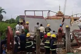 缅甸仰光一座在建房屋发生倒塌 多名建筑工人被困图片