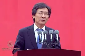 山大校友、南科大校长薛其坤：山大这8个字激励我不甘停步图片