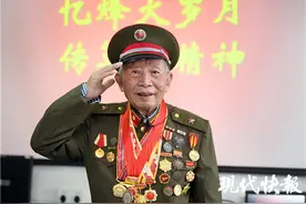 为保护长津湖战役中的160名伤员，他一夜砍了20多棵树，94岁军医陈良讲述烽火岁月图片