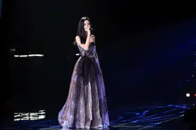 满满都是“回忆杀”……伍珂玥携90年代粤语金曲斩获第十季《中国好声音》总冠军图片