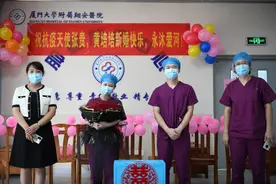 厦门大学附属翔安医院：这对新婚夫妻缺席了自己的婚礼图片