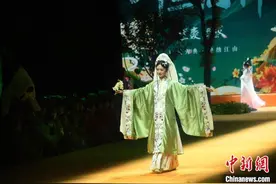 2021中国重庆国际时尚周上演汉服大秀图片