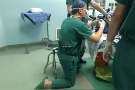 杭州医生这个举动火上抖音，他说：多大点事，太正常图片