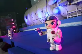 神舟十三号成功发射，泡泡玛特致敬中国航天，推出SPACE MOLLY 月岩图片