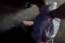 美国一聋哑人因听不到指令 竟遭警察殴打电击图片