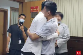 广州夫妇照看生意时两岁儿子走失，18年后被找到！已相认图片