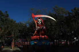 石景山游乐园“幽灵航班”启动，游客可变装沉浸式参与体验图片