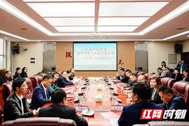 湖南工程学院与14家企业签订“产学研”合作协议图片