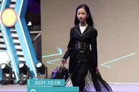 西子湖畔上演风尚大片 潮童走秀掀起新国潮风视频封面