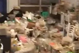 小伙租房2年，屋子变成垃圾场！房东吓呆：没想到有这么脏的人图片