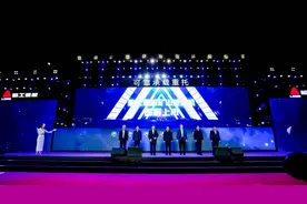 国之重器 智赢未来！两款超大型矿山专用挖掘机在济南发布图片