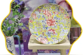 手绘陶瓷精品唐卡 苗绣饰品国潮球拍 广交会上新奇好物多图片