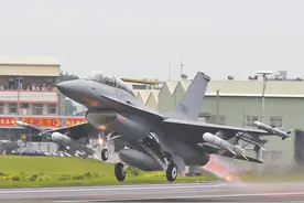 台媒持续炒作：台湾争取让美国F-16V战机明年提前交付，网友：摔机阵容更强了图片